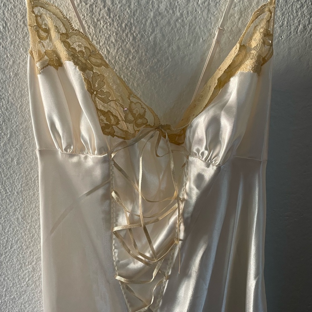 Elegant Cream Lace Trim Nightgown